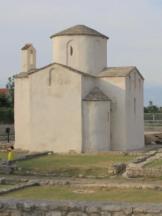 church-250846_1920-550x733