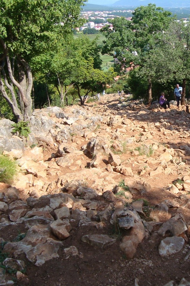 our-lady-of-medjugorje-332188_1280